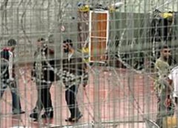 Israel Larang Shalat Jumat dan Merampas Alquran di Penjara